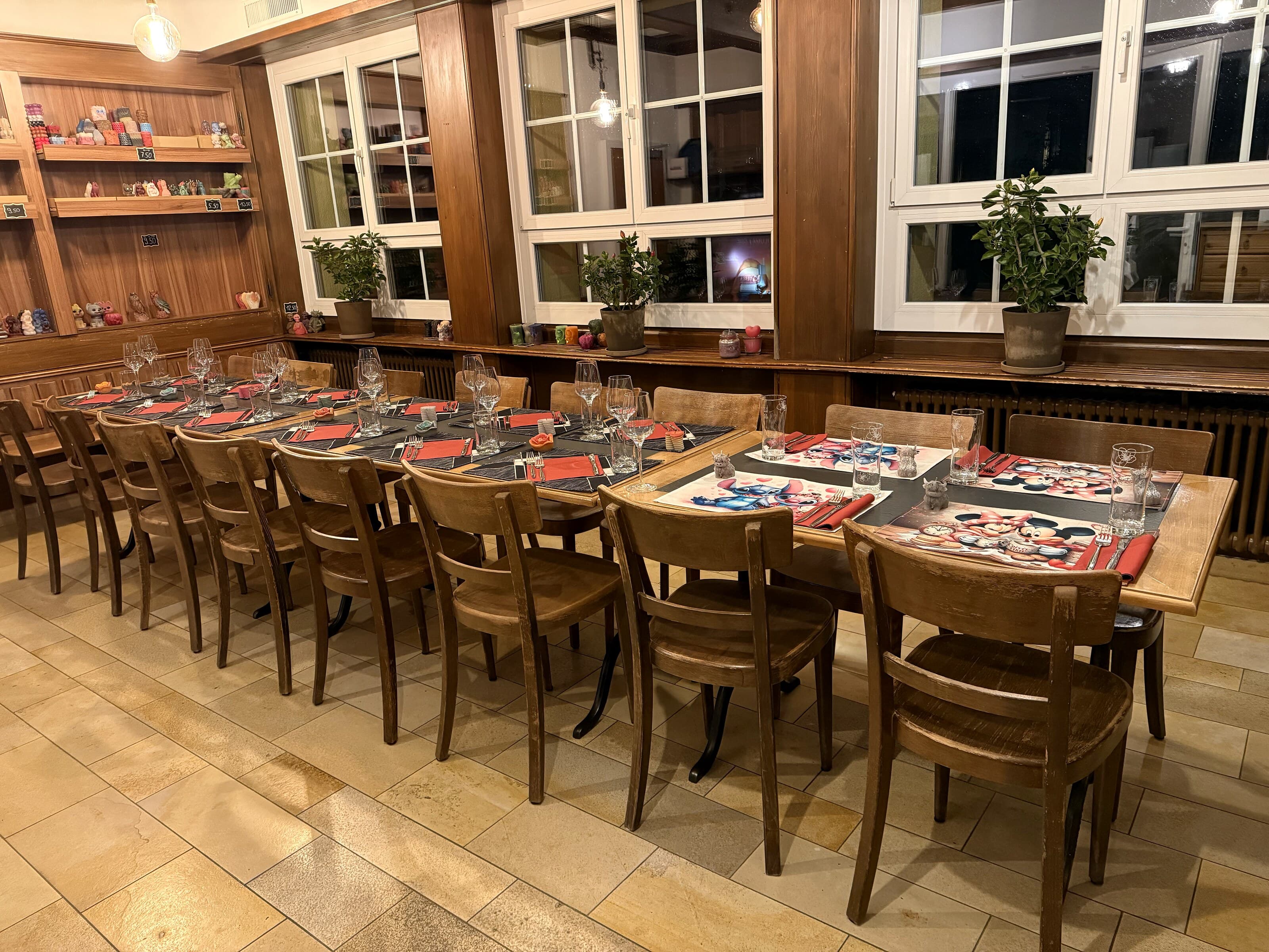 Gaststube mit Tafel